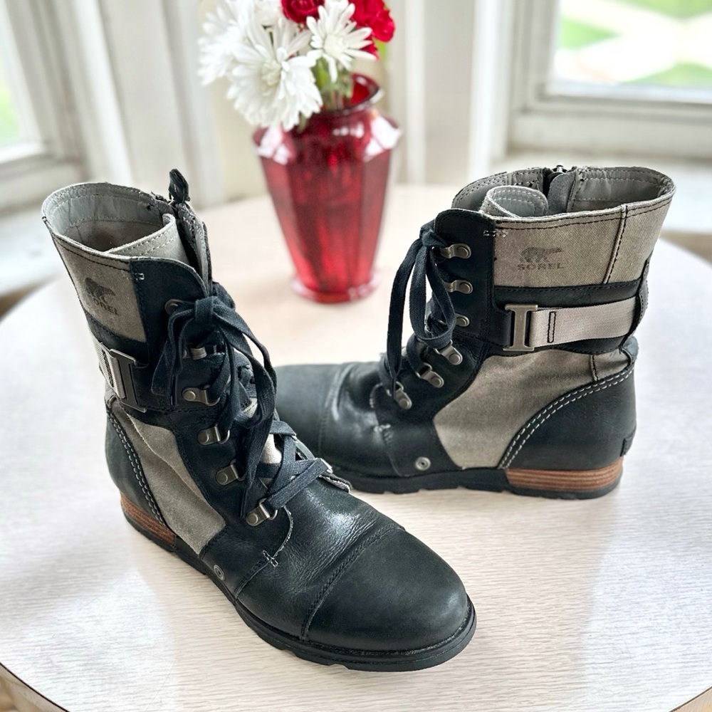 SOREL Black & Olive Khaki Boots - Size 10